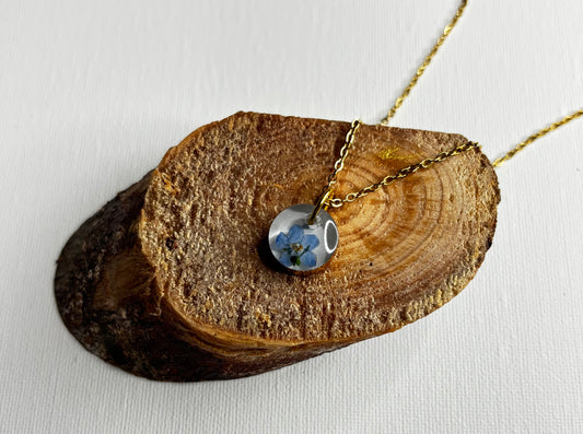 Blue and gold circle necklace