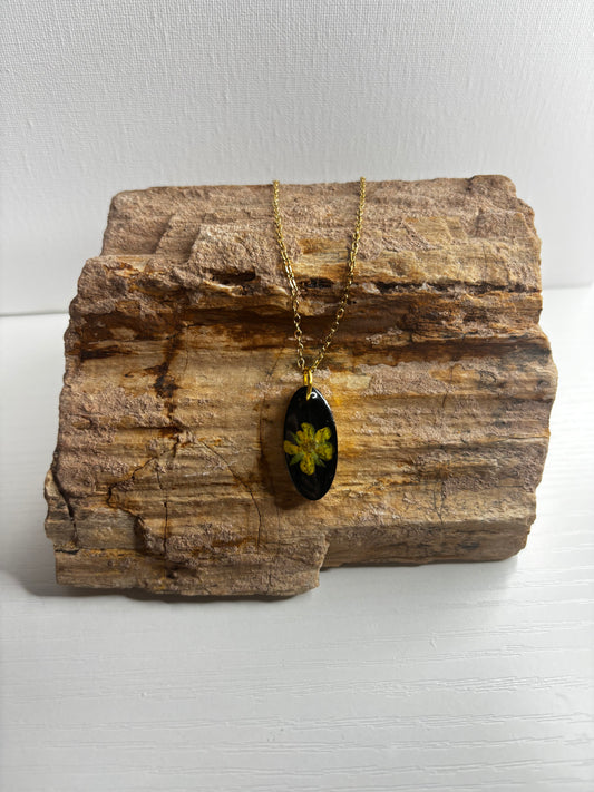 Yellow and gold oval necklace
